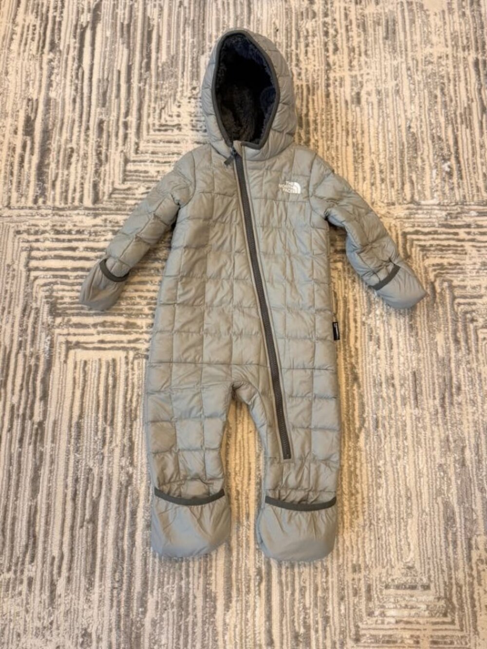 The North Face kids 12-18 months Gray Thermoball 1-pc quilted Bunting coat $130